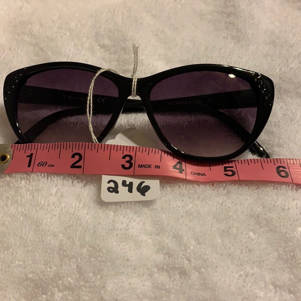 TAHARI SUNGLASSES